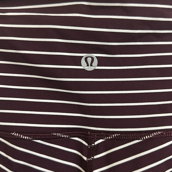 EUC Lululemon Maroon & White Athletic Cropped Leggings size 8 - Picture 3 of 5